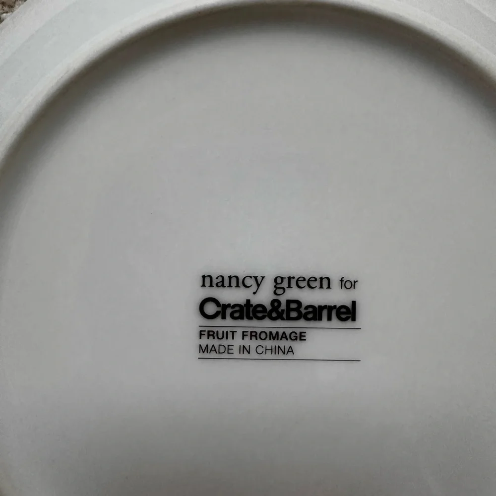 Set of 4 Crate&Barrel Nancy Green Fruit From age Appetizer Desert Plates